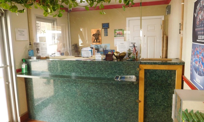Stamford Hotel | Deluxe Inn Motel