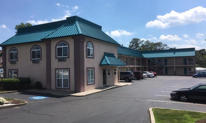 Galloway Hotel | Deluxe Inn