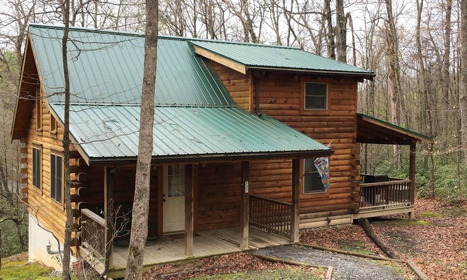 Hico Cabin | Deluxe Iron Ring Cabin In The Woods