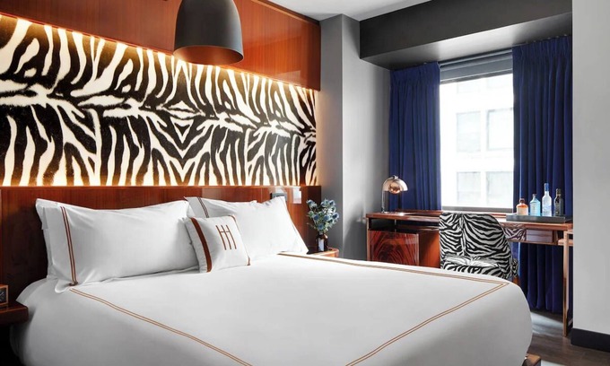 Midtown Hotel | Deluxe King | Hotel Hendricks | Steps to Times Square and Bryant Park