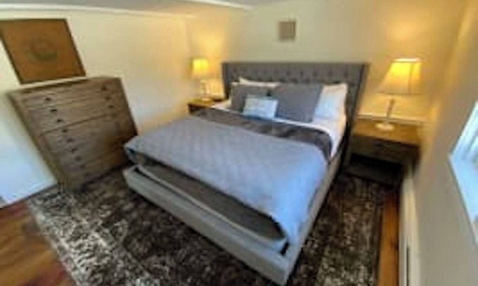 West Dover Resort | Deluxe King, Living Room w/sofa bed & fireplace