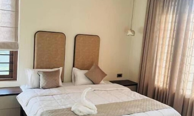 Ooty Apartment | Deluxe King Room Gypsie Cottage unit 3