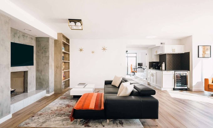 LoDo Condo | Deluxe Larimer Square Retreat | Walk Everywhere!