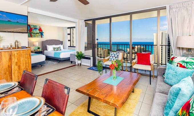 Waikiki Condo | Deluxe Living in Waikiki: Ocean View Condo + Parking