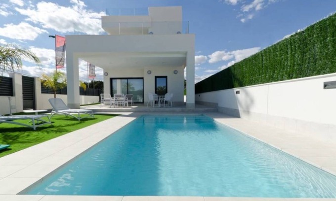 La Marina House | Deluxe Marina Beach Villa 1