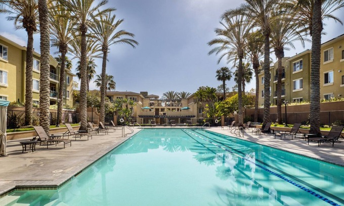 Playa Del Rey Apartment | Deluxe Playa Del Rey 2BR w/Pool & Gym, nr Playa Beach, by Blueground