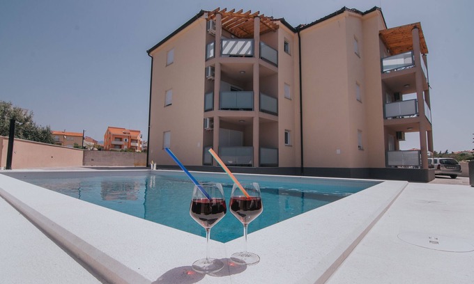 Zrce Apartment | Deluxe Pool Apartments for 16