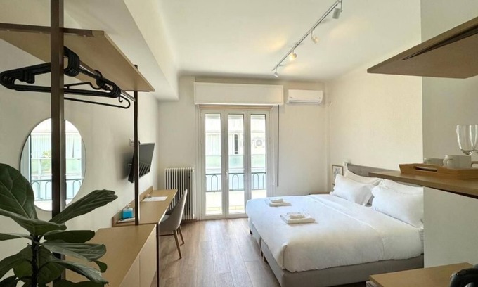 Kaisariani Apartment | Deluxe Queen or 2 Single Beds - R5 with balcony