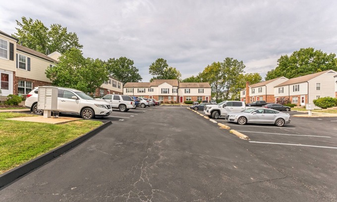 Lake St Louis Condo | Deluxe renovated condo conveniently located. 30 DAY MININUM