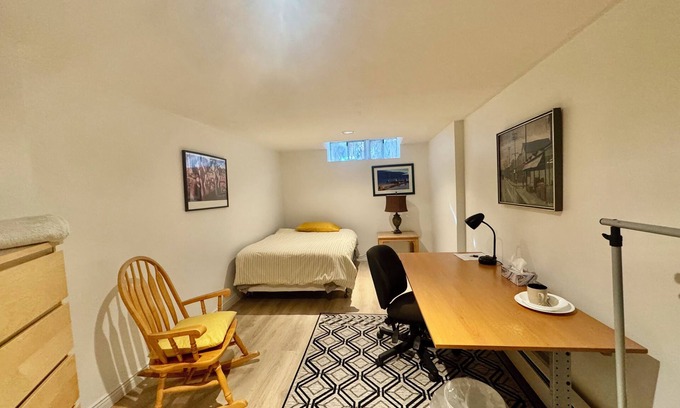 West Vancouver House | Deluxe Room