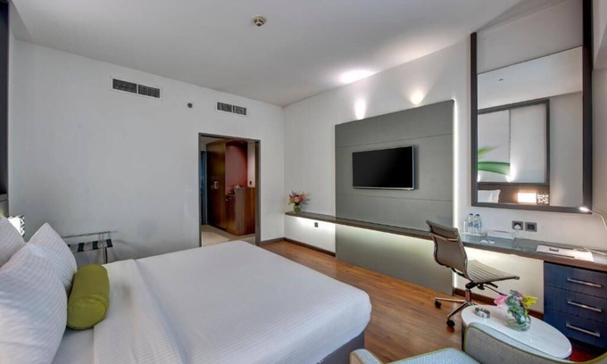 Al Muraqqabat Hotel | Deluxe Room Near Al Rigga Metro By Luxury Bookings