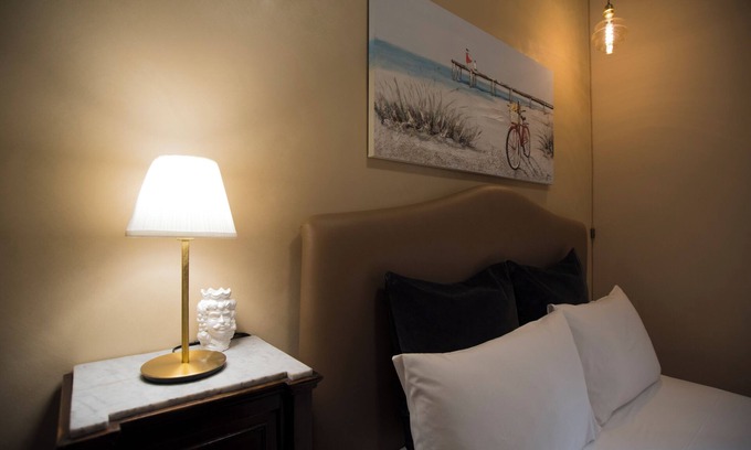 Cibali Apartment | Deluxe room with private bathroom.