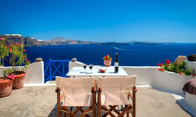Oia Villa | Deluxe Santorini Studio | Santorini Studio | Wonderful Sea Views