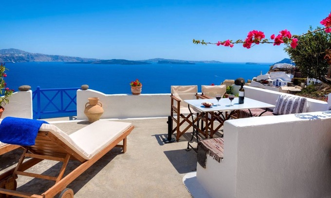 Oia Villa | Deluxe Santorini Villa | Villa Classic | 1 Bedroom | Wonderful Sea Views
