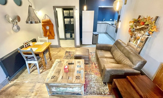 North Sunderland Apartment | Deluxe-self catering sleeps 2 -Salmon - Pets