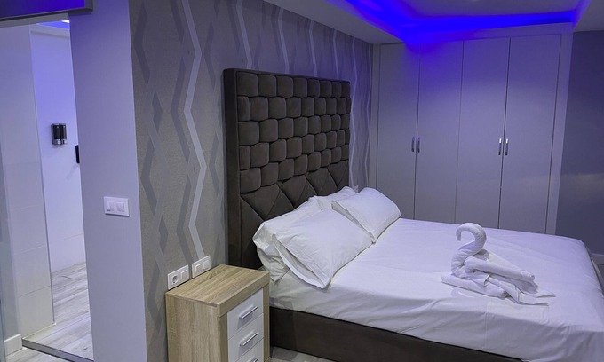 Linares Apartment | Deluxe Silver