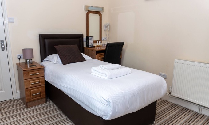 Retford House | Deluxe Single Ensuite at The Lawns Guest House