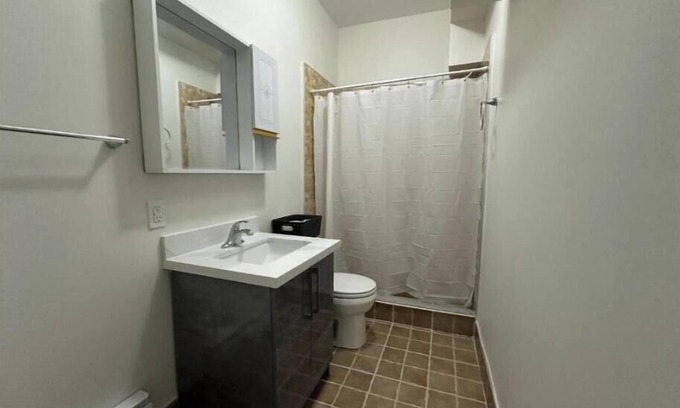 Durham Region Apartment | Deluxe Single Room