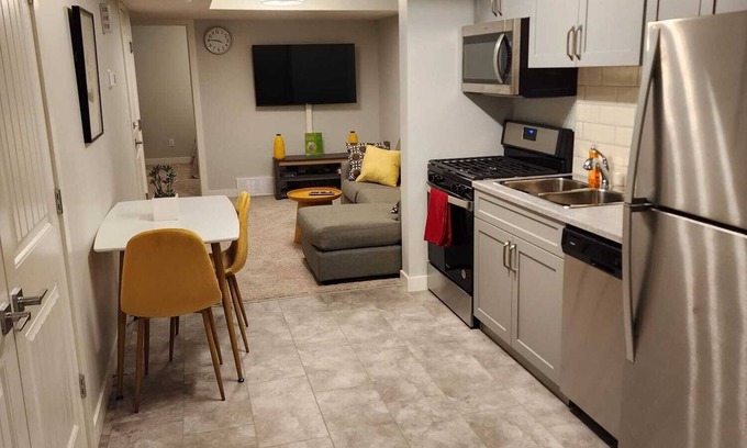 Southwest Edmonton House | DELUXE SPACES