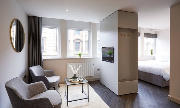 Hull Old Town Apartment | Deluxe Studios @ Humber Lofts Residences