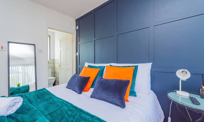 Heswall Apartment | Deluxe Studio Annexe - En-Suite Shower - Heswall