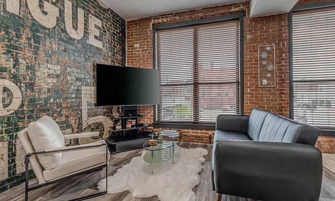 Bartlesville Apartment | Deluxe Studio in Historic Downtown Building!