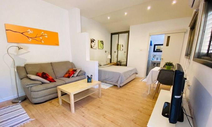 Ra'ananna Apartment | Deluxe Studio with a Garden - Kazan St