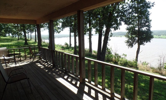 Golconda House | Deluxe Suite w/Full Kitchen on the River