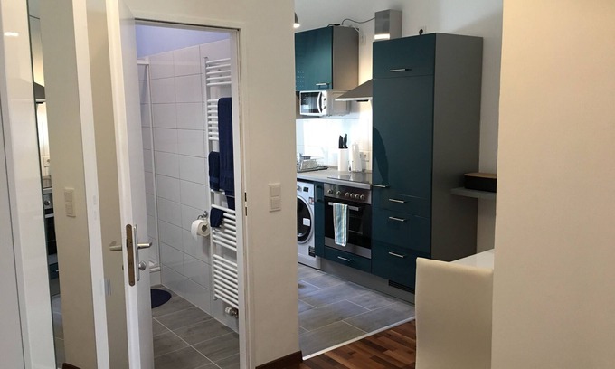 Ostend Apartment | Deluxe Suite with Full Kitchen in Central Frankfurt