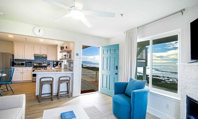 Shelter Cove House | Deluxe Suite | Full Kitchen | Jacuzzi | Rm 7