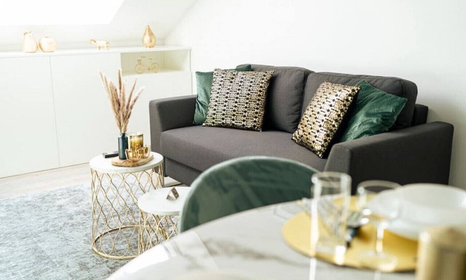Wieseck Apartment | Deluxe suite with perfect living and working comfort