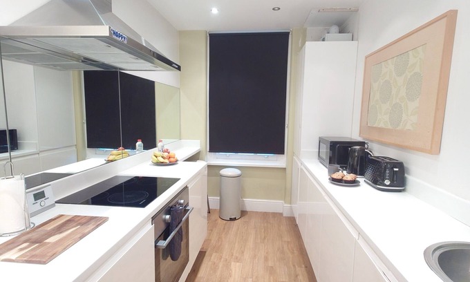 Cathedrals Apartment | Deluxe Tower Bridge Apartments