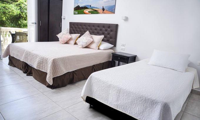 San Gil Hotel | Deluxe Triple con Balcon