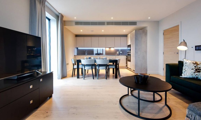 Warwick Apartment | Deluxe Victoria Home close to Buckingham Palace