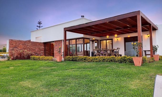 San Antonio Villa | Deluxe Villa | A Relaxing, Lush Stay