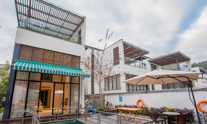 Yuexiu Villa | Deluxe Villa in Mingyue Mountain and Stream
