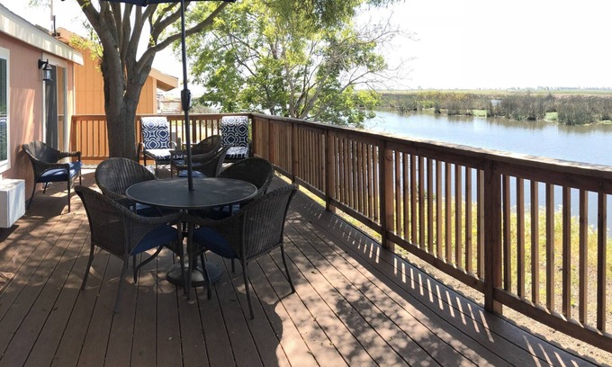 Stockton House | Deluxe "Waterfront" Vacation Bungalow on the River