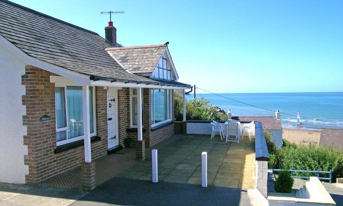 Tan-y-groes House | Delyn Aur
