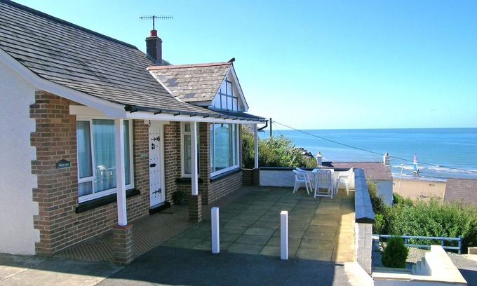 Tan-y-groes Cottage | DELYN AUR, pet friendly, country holiday cottage in Tresaith