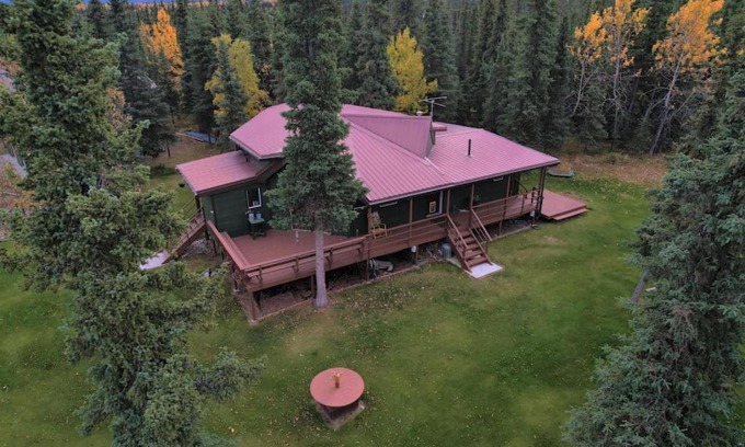 Healy House | Denali Natl Park 3 Bedroom Home on 5 Acres, hiking and wildlife