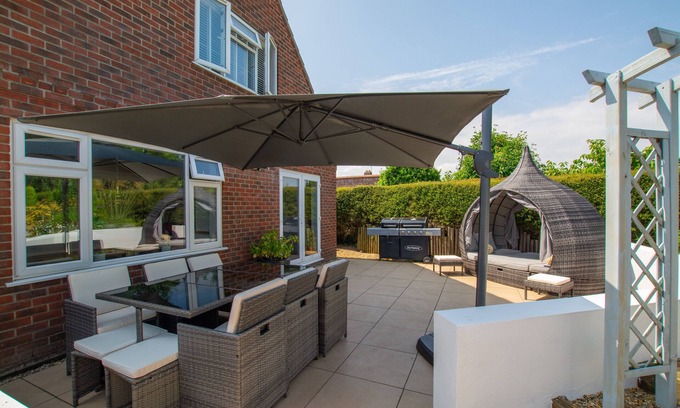 Bodham House | Denbury House - Five Bedroom House, Sleeps 10