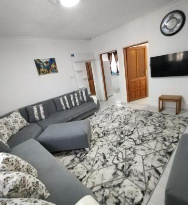 Gumuldur Apartment | DENİZE 40m DSI TMO Kamp yanı , AİLE İÇİN UYGUN Alkolsüz, 2 klima