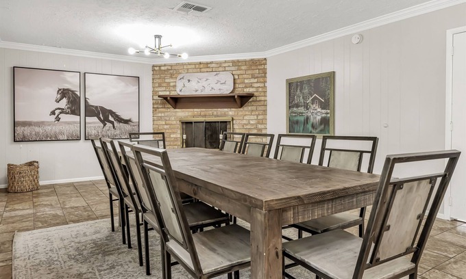 Carter's Grove House | Denver: 1 Mile From Texas A&M, 4BR