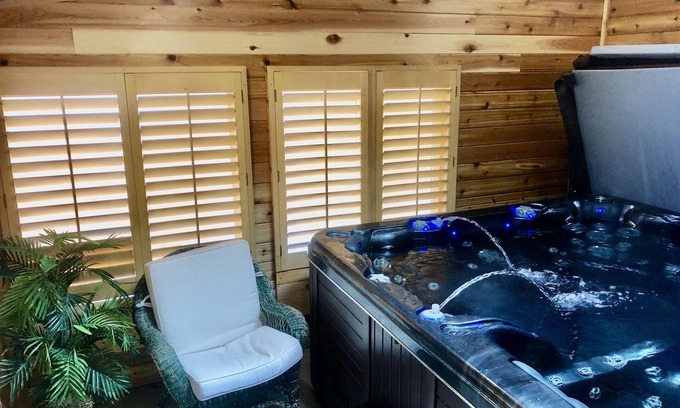 Southeast House | Denver Blue Bear Den: Private 3 Bedroom DTC Apartment & New Cedar Spa Room!