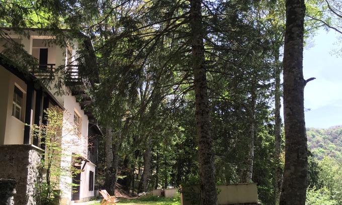 Terminillo Ski Chalet | Depandance of a historic villa set in a secular beech park