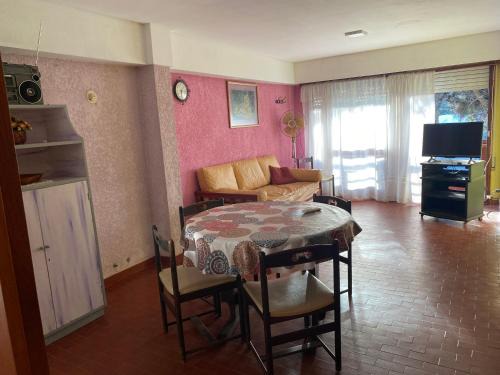 Villa Gesell Apartment | Departamento espacioso en edificio Jacaranda