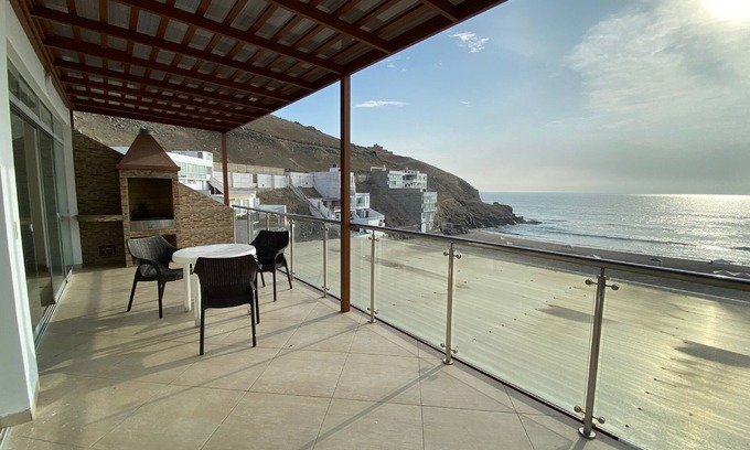 Cerro Azul House | Departamento Frente al mar en Playa Privada