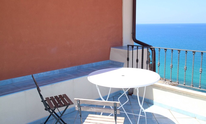 Pizzo Apartment | DEPENDANCE DELLE GRAZIE in charming Pizzo by the sea + PARKING + WIFI