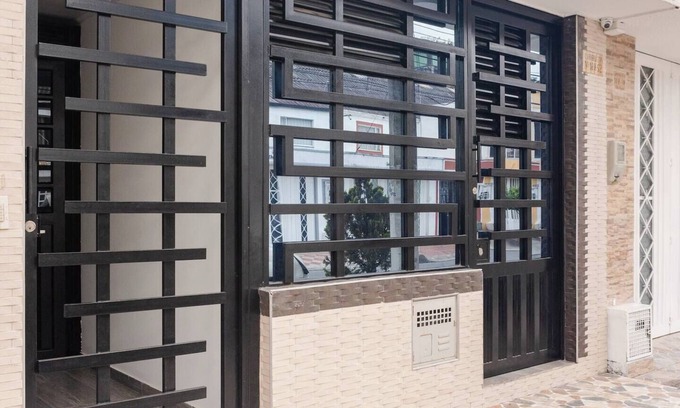 Kennedy Apartment | Dept-Complete-6 People-Independent-CC Eden