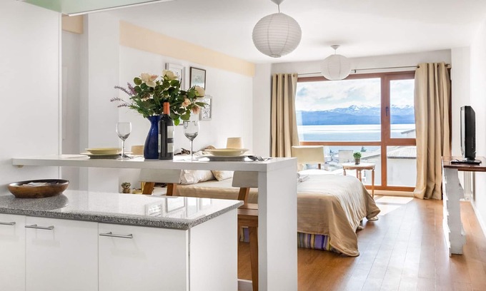 Centro Apartment | DEPTO CENTRO C/PILETA Y VISTA AL LAGO N.HUAPI